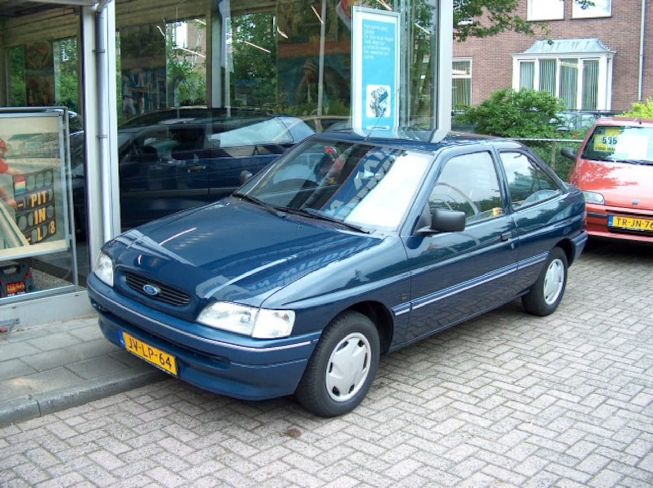 Ford Escort - laser super youngtimer hobby auto zo als hij er staat hobby auto - AutoWereld.nl