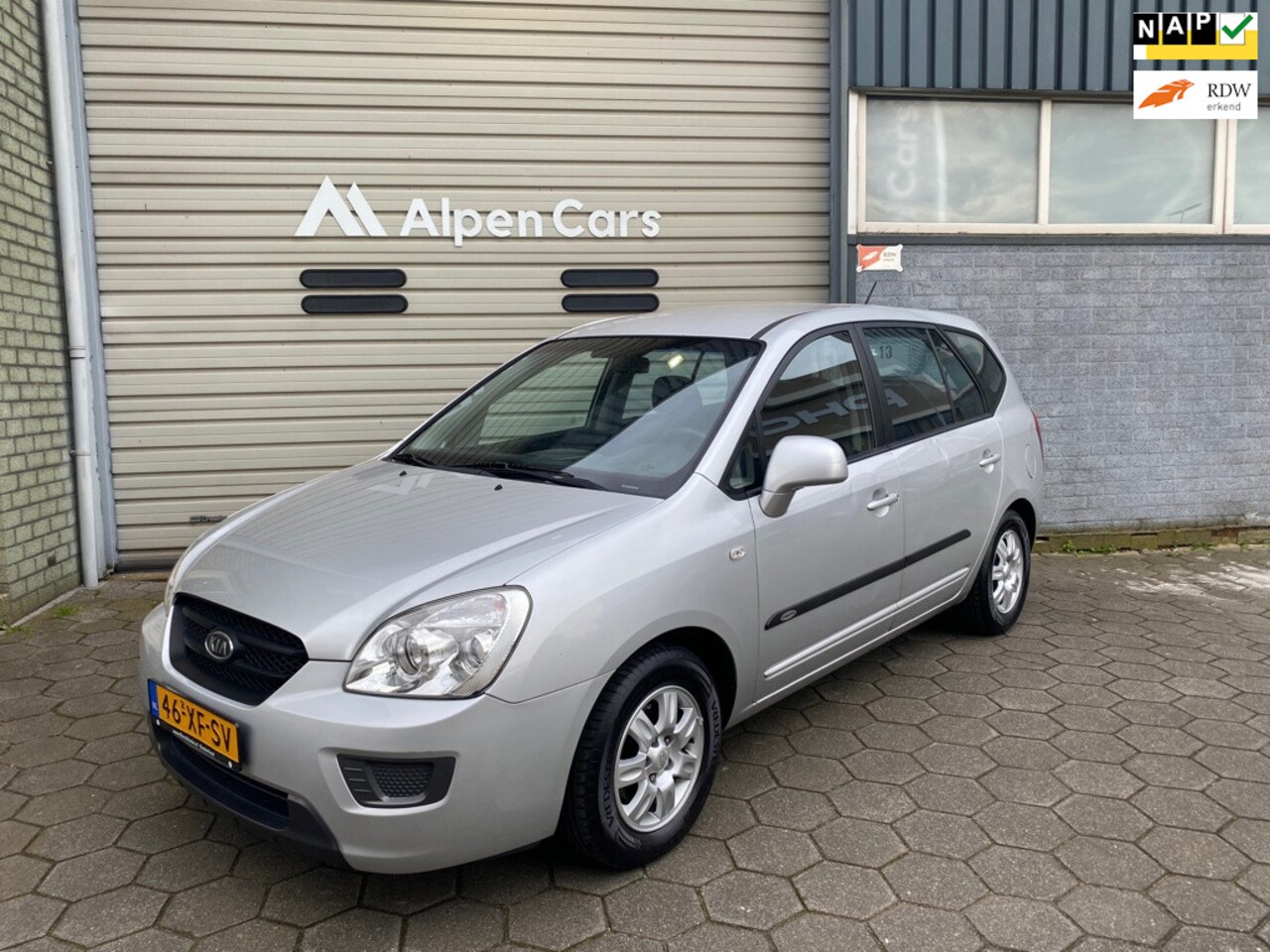 Kia Carens - 2.0 CVVT X-tra Airco / APK 06-2025 / Trekhaak / NAP - AutoWereld.nl