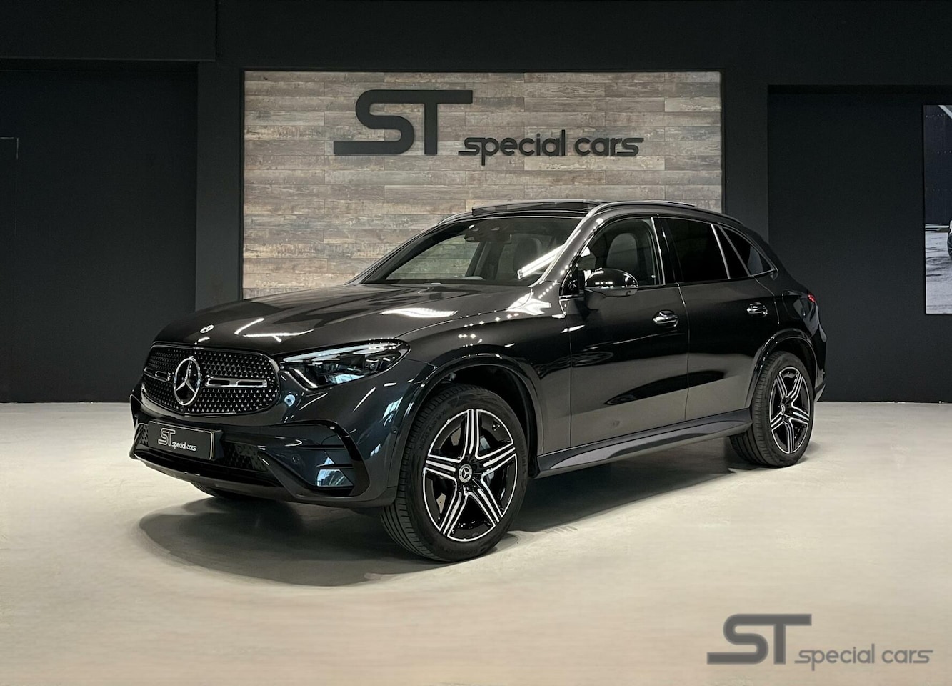 Mercedes-Benz GLC-klasse - 300e AMG 4MATIC, Pano, LED, Night Pack - AutoWereld.nl