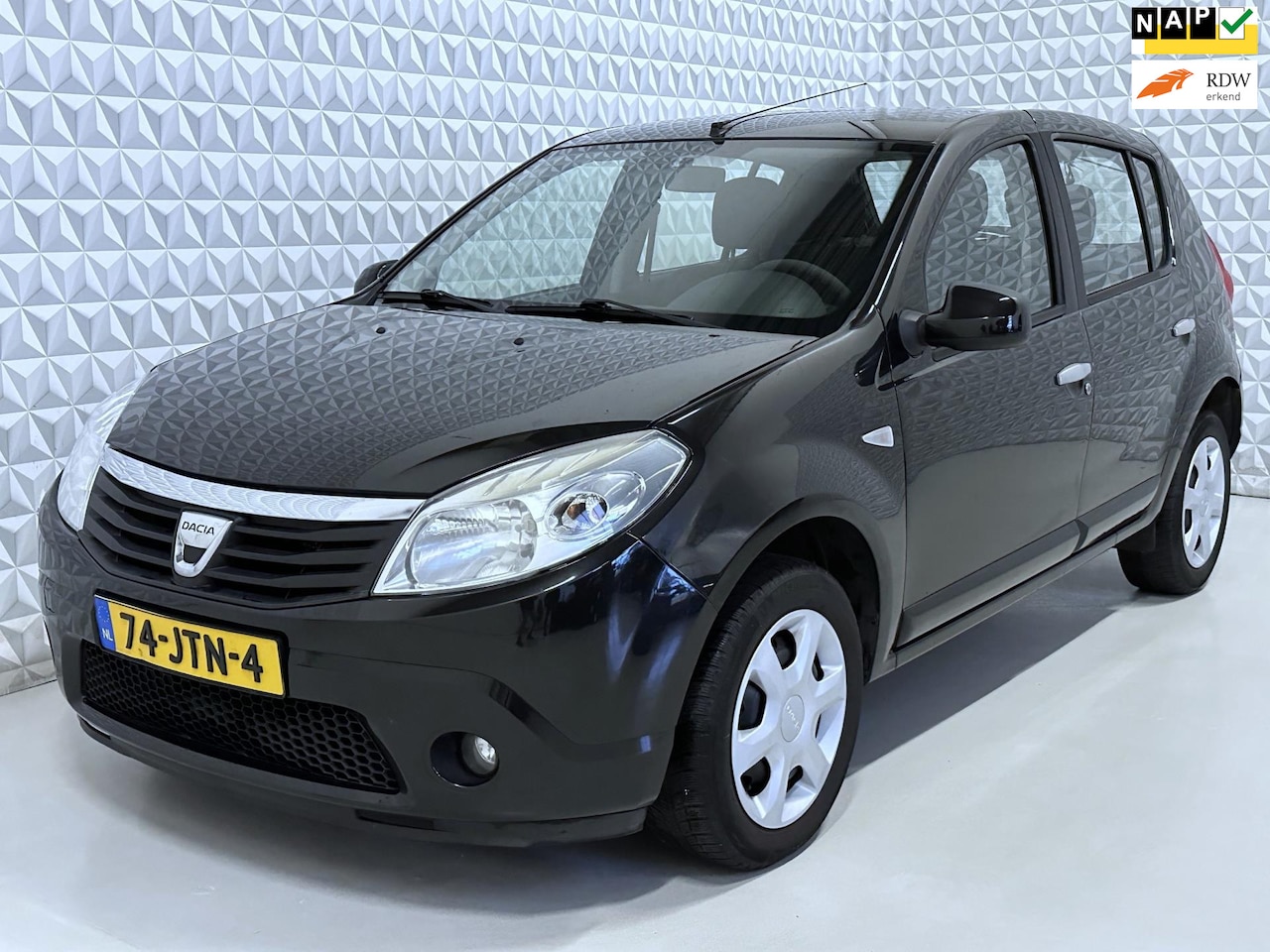 Dacia Sandero - 1.2 Lauréate AIRCO - Handel / Export (2009) - AutoWereld.nl