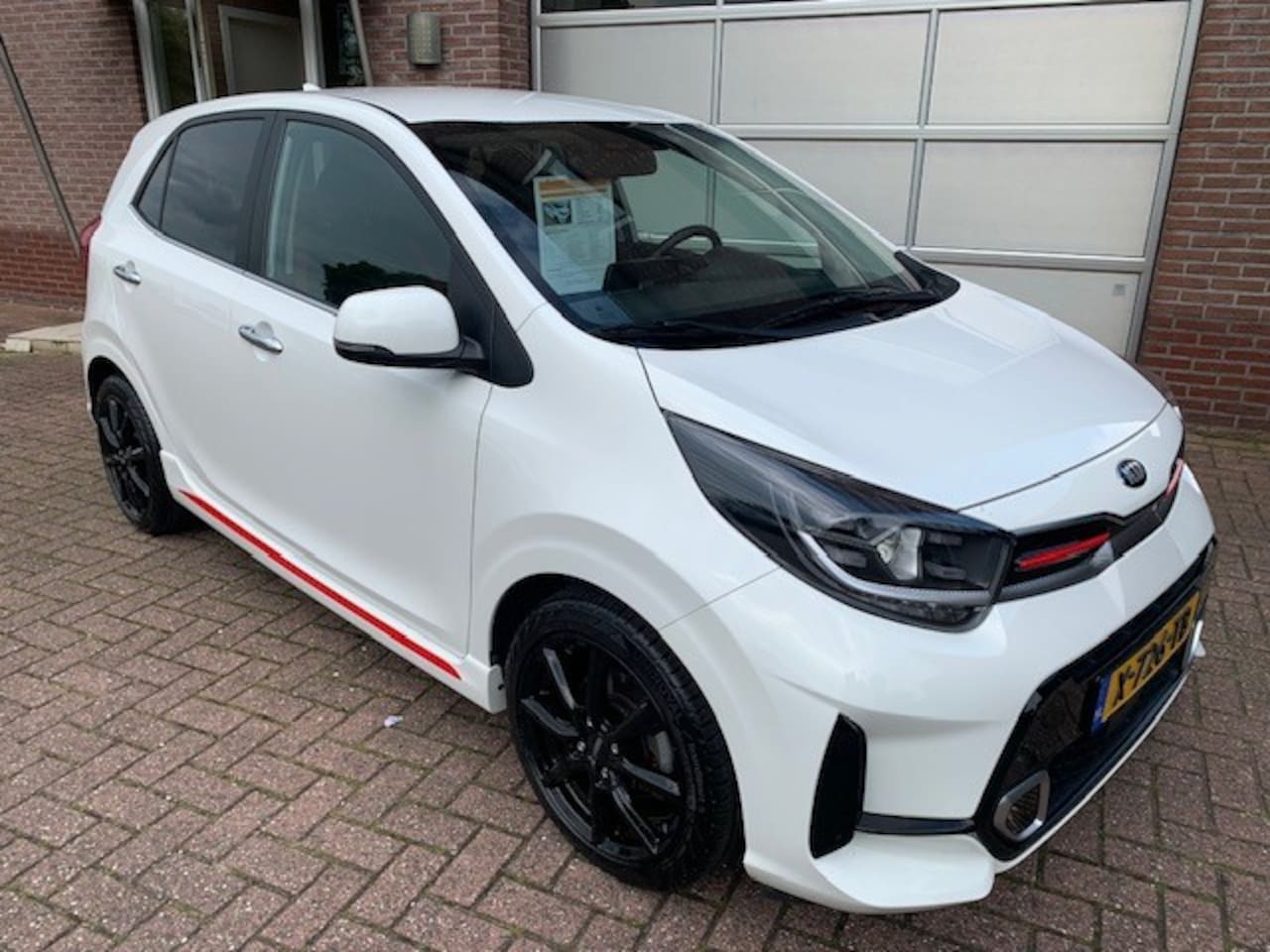 Kia Picanto - 1.0 GT-Line Automaat Navigatie/ Leer / Camera - AutoWereld.nl