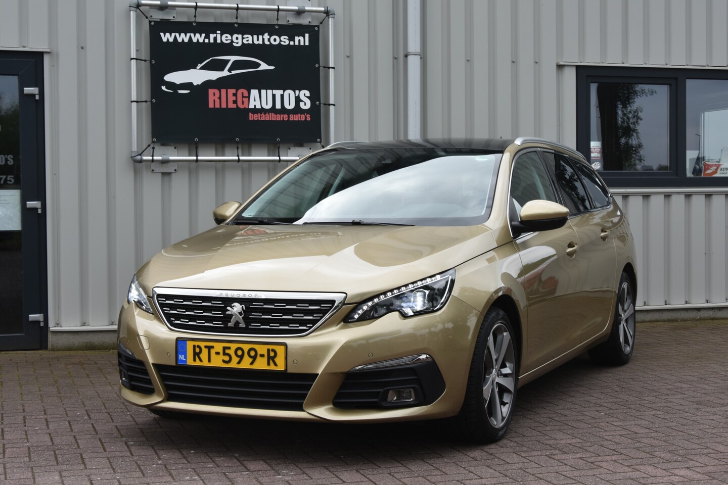 Peugeot 308 SW - 1.2 131 PK Allure. Navigatie, 6 versnellingen, Leer!! - AutoWereld.nl