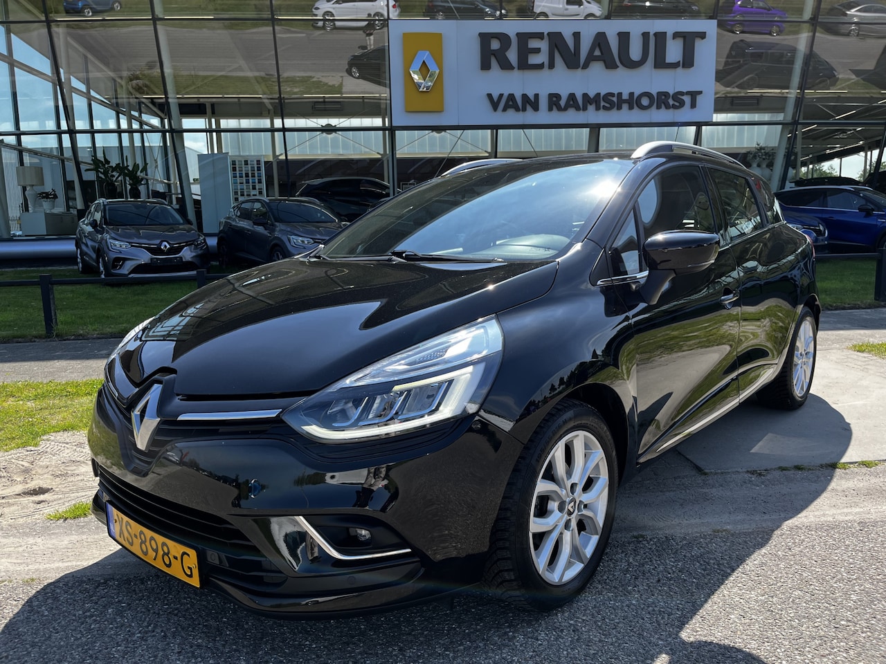 Renault Clio Estate - 0.9 TCe Intens / 2e eigenaar / Trekhaak / Camera / PDC V+A / Keyless / LED / Climate / 16' - AutoWereld.nl