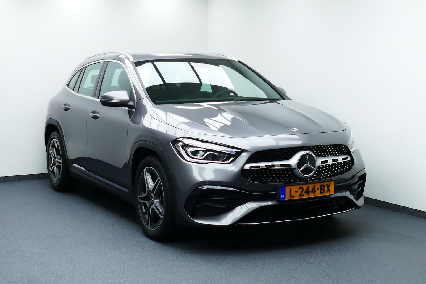 Mercedes-Benz GLA-Klasse - 200 Business Solution AMG. Widescreen, Sfeer Verl, Led Koplampen, 19"LMV - AutoWereld.nl