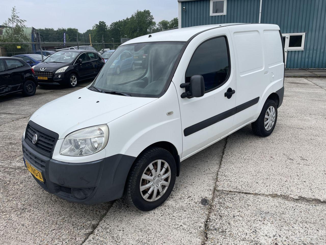 Fiat Doblò Cargo - (223) Van 1.3 D 16V Multijet (199.A.2000) - AutoWereld.nl