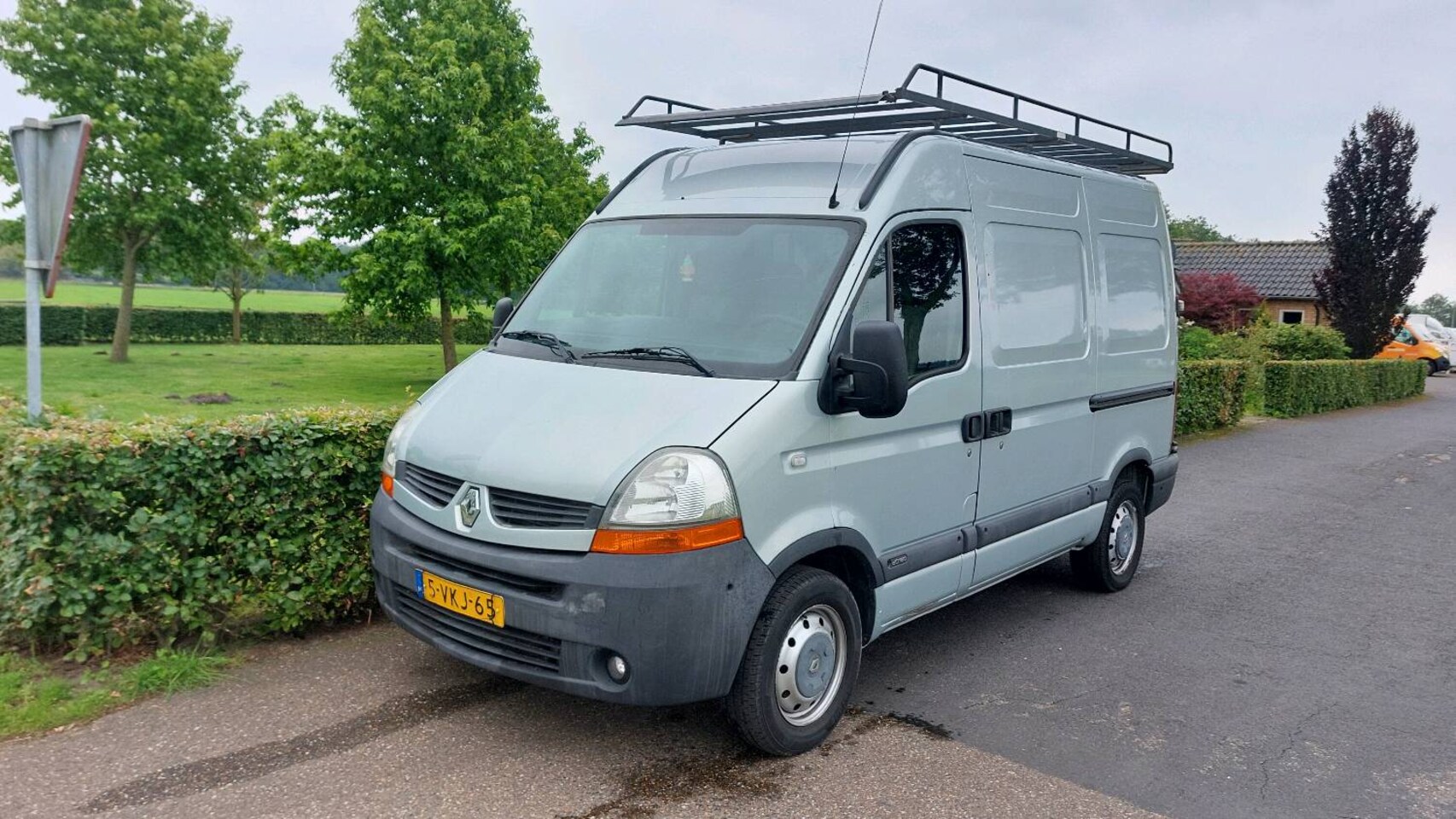 Renault Master - T35 2.5 dCi L1H2 AIRCO/AUTOMAAT BJ 2010 - AutoWereld.nl