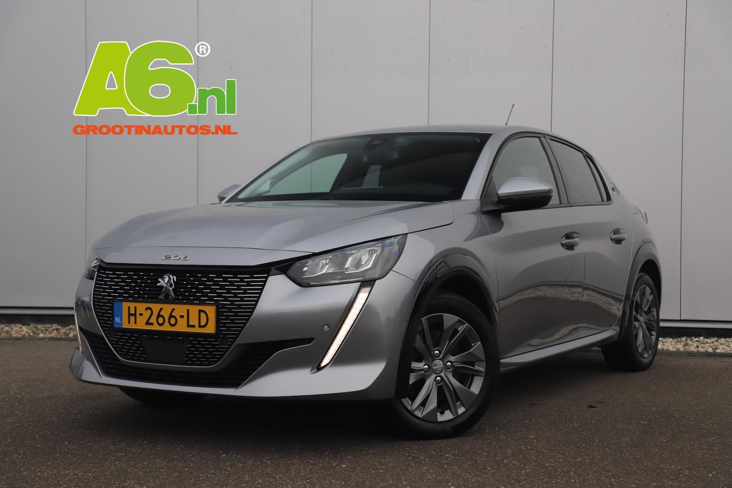 Peugeot e-208 - EV Allure 50 kWh Automaat Half Leder Navigatie Camera Clima Cruise PDC LMV Carplay Android - AutoWereld.nl