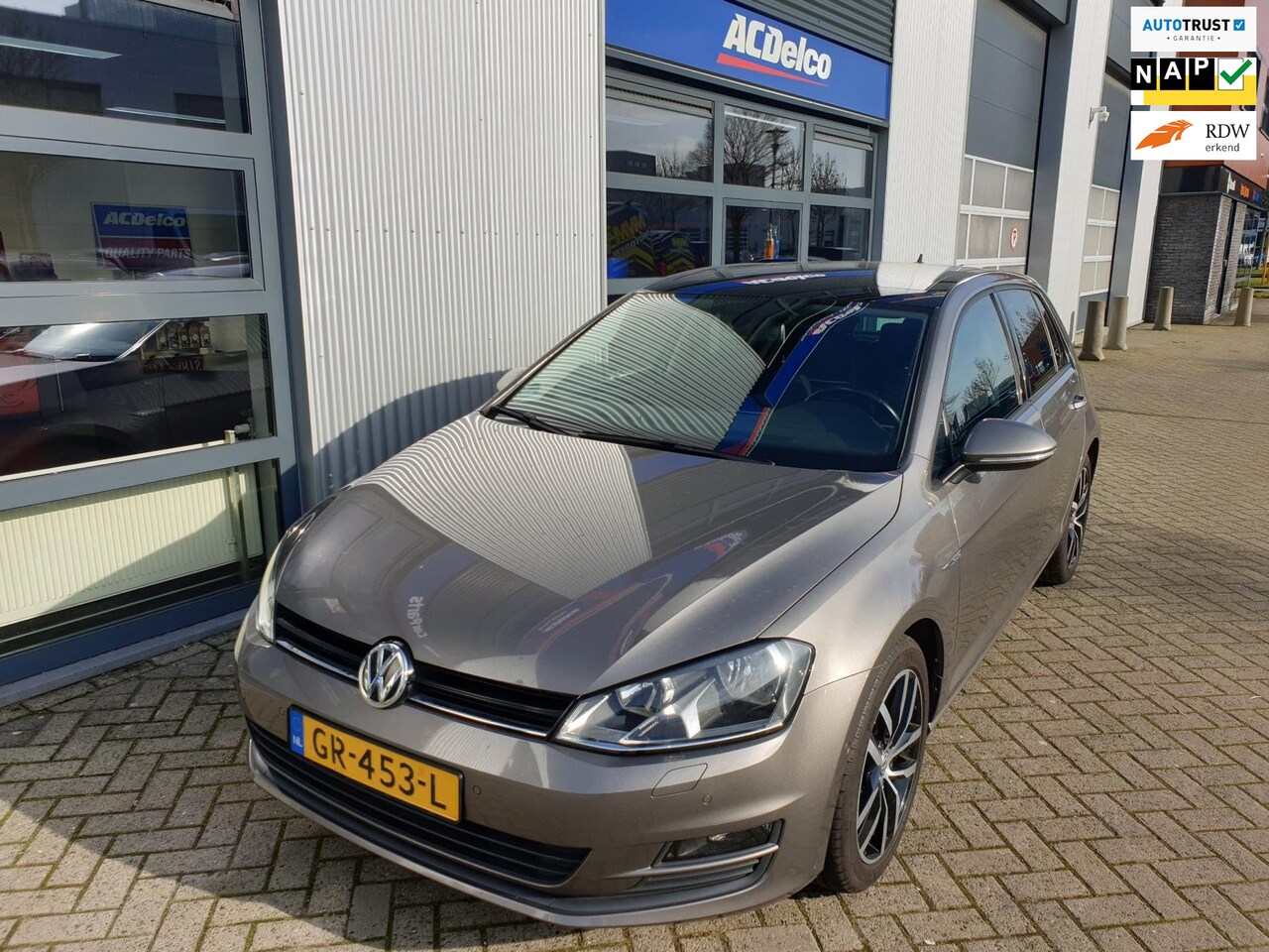 Volkswagen Golf - 1.4 TSI ACT Highline / pano dak / navi - AutoWereld.nl