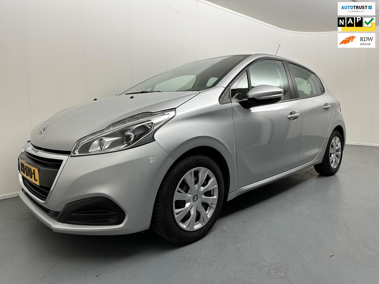 Peugeot 208 - 1.6 BlueHDi Active (99 PK) Airco | Navi | 115 dkm | Nap - AutoWereld.nl