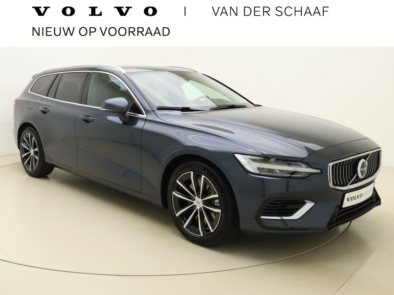 Volvo V60 - T6 350pk AWD Essential Edition / Direct leverbaar / Fiscaal: € 54.155,- / Climate / Leder - AutoWereld.nl