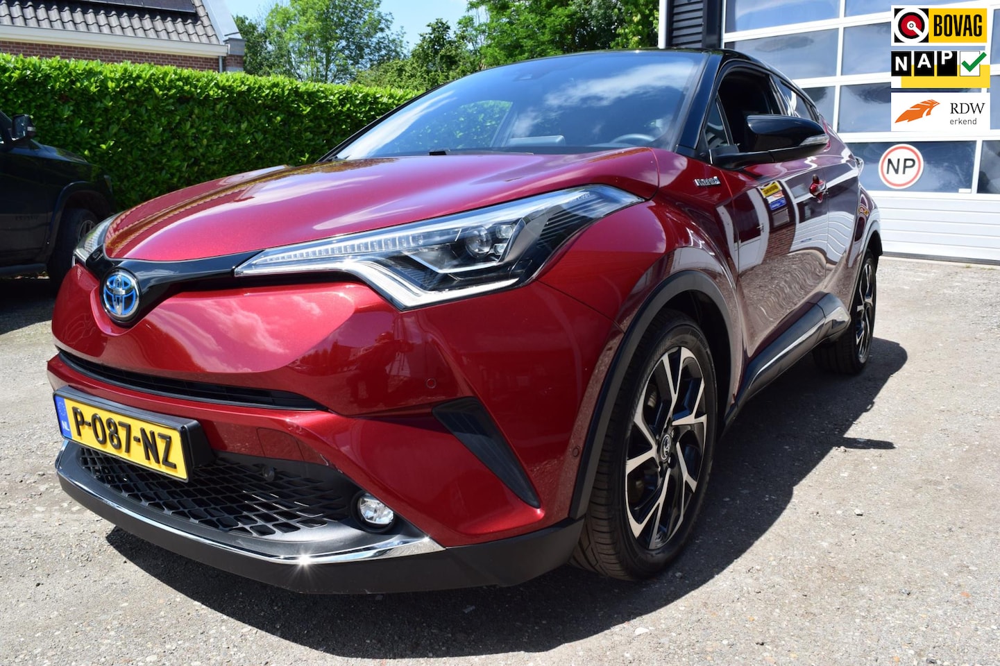 Toyota C-HR - 1.8 Hybrid Bi-Tone 1.8 Hybrid Bi-Tone - AutoWereld.nl