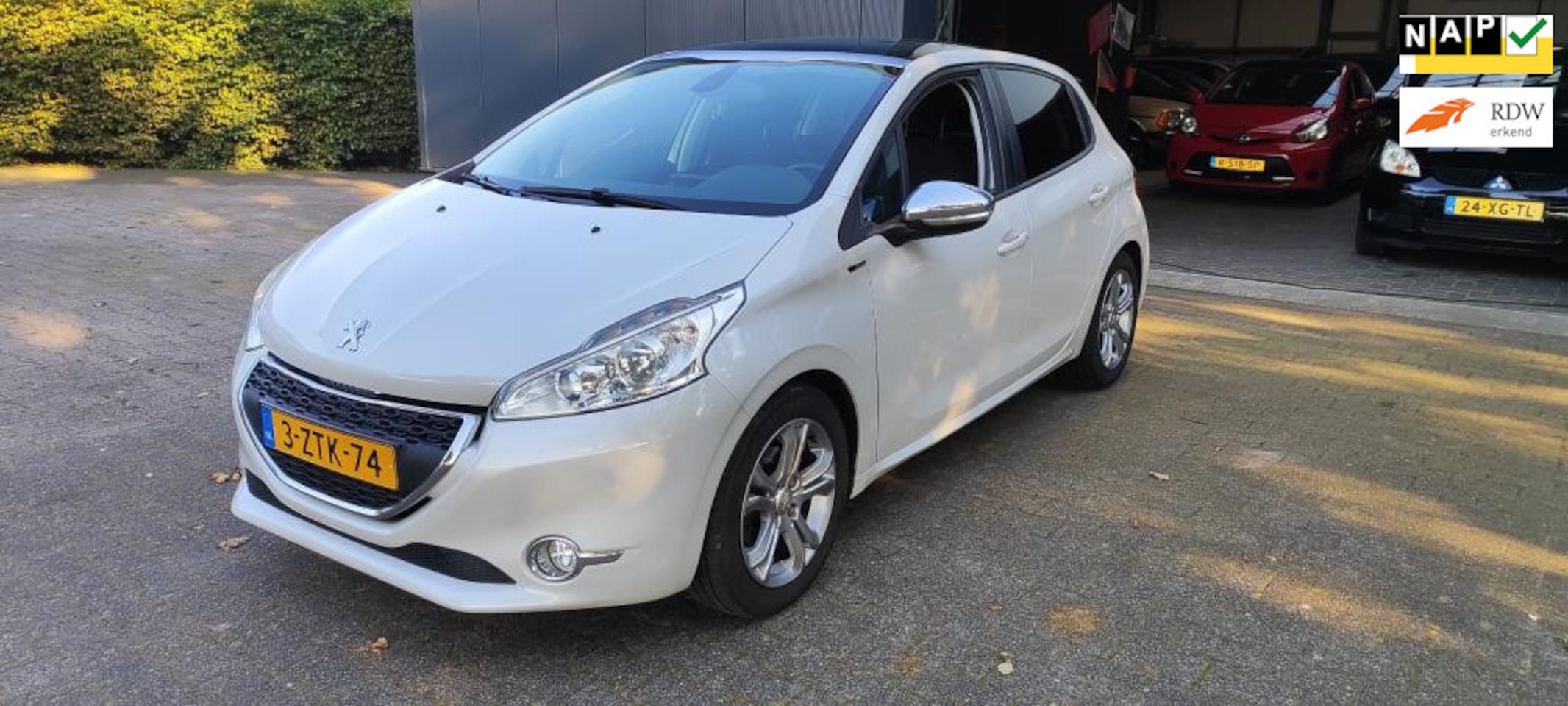 Peugeot 208 - 1.2 PureTech Style Pack Plus bj 2015 automaat - AutoWereld.nl