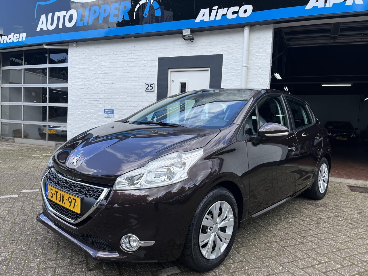 Peugeot 208 - 1.2 VTi Blue Lease /Nieuwe apk/5 drs - AutoWereld.nl