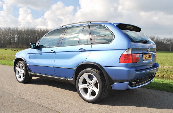 bmw-x5-4-6is-youngtimer-estorilblauw-347pk-4-6-v8.jpg