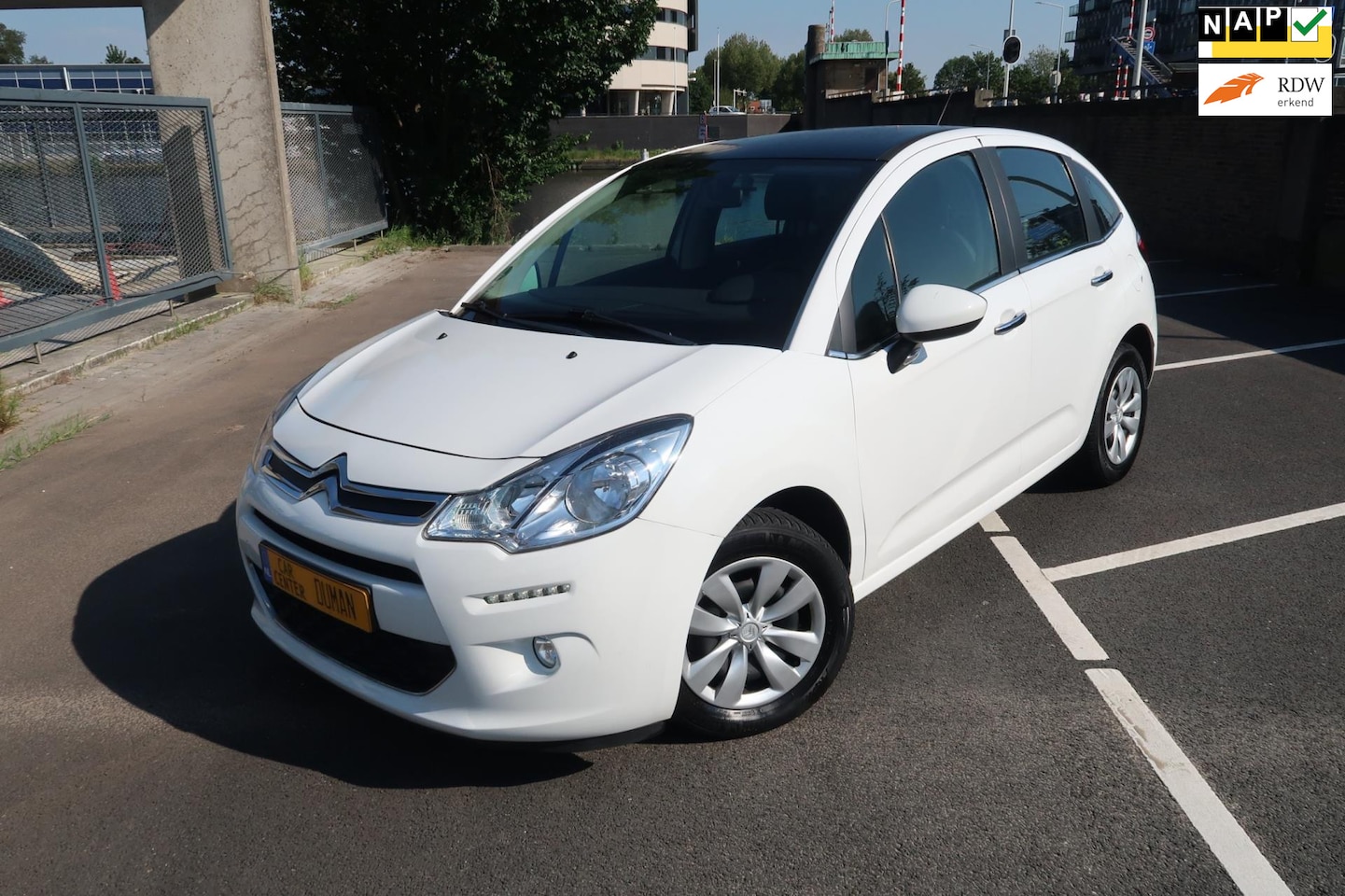 Citroën C3 - 1.2 PureTech Selection 6 MND Garantie NAVI CLIMA TREKHAAK CRUISE PDC - AutoWereld.nl