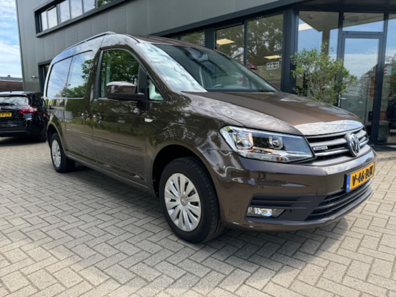 Volkswagen Caddy Maxi - 1.4 TGI L2H1 EcoFuel Highline Automaat | Navi | Trekhaak | PDC achter | Airco | - AutoWereld.nl