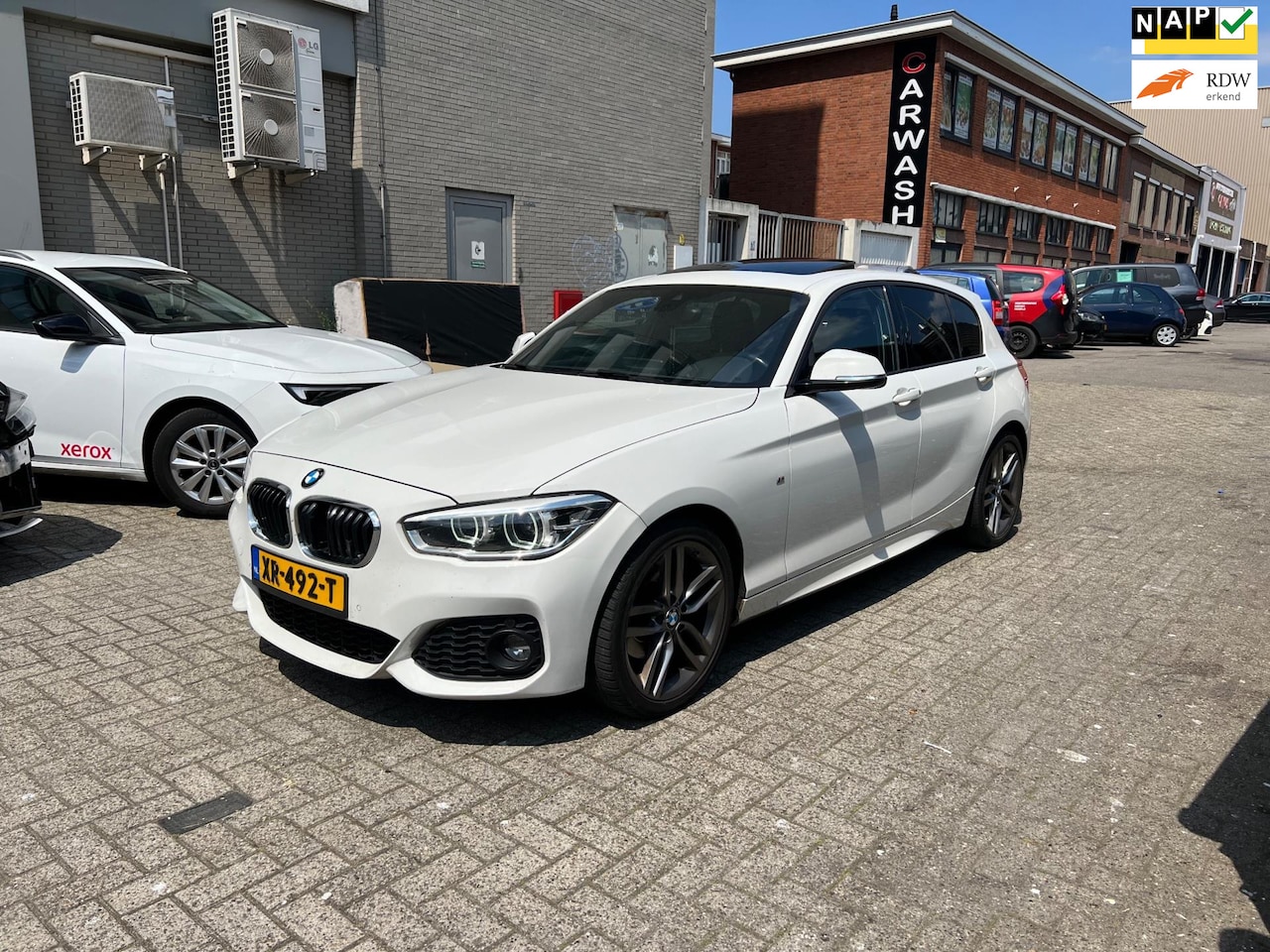 BMW 1-serie - 120d xDrive 190pk M Sport Schuifdak Leder Vol Opties - AutoWereld.nl