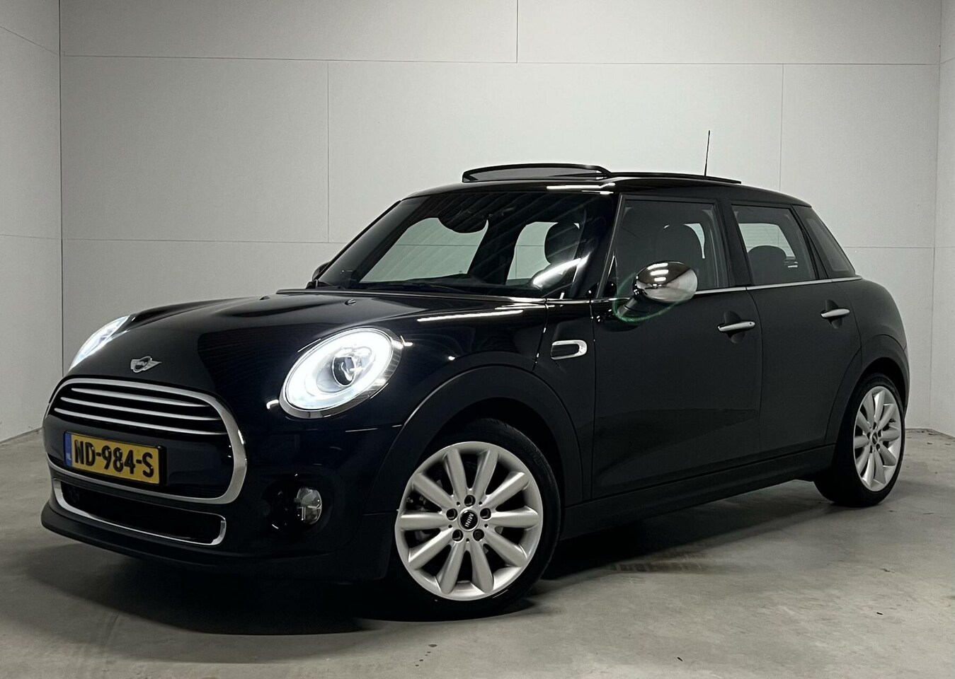 MINI Cooper - 1.5 136PK Automaat Pano Clima LED Harman/kardon - AutoWereld.nl