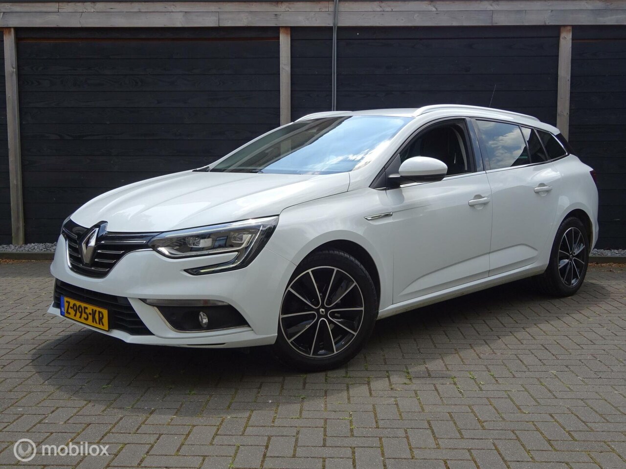 Renault Mégane Estate - 1.2 TCe 132 PK Bose 17" / R-Link full map navigatie / Half Leder / Headup displ. - AutoWereld.nl