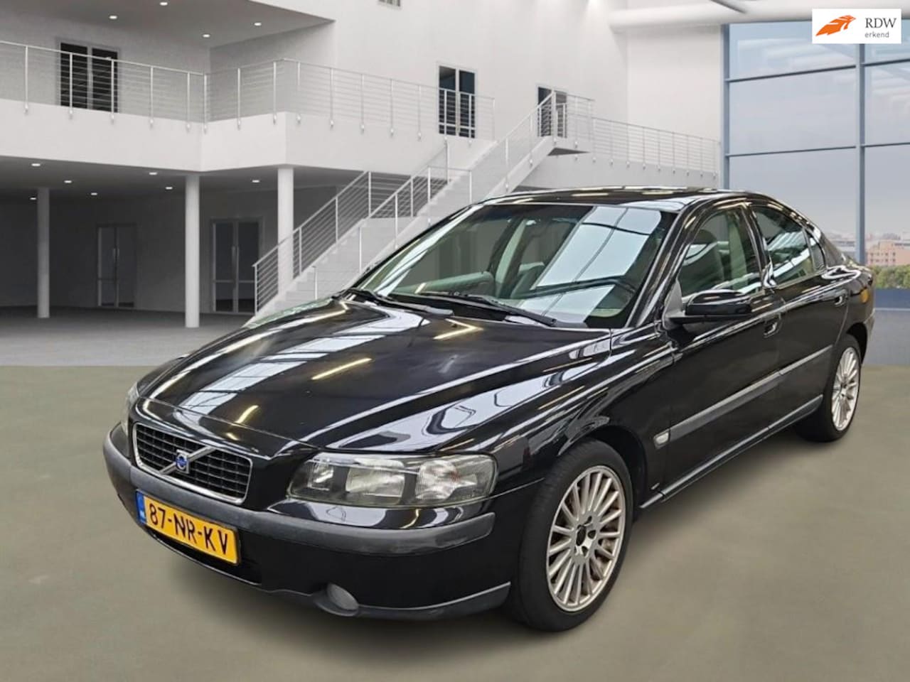 Volvo S60 - 2.4 AUTOMAAT LEDER CRUISE AIRCO 2 X SLEUTELS - AutoWereld.nl