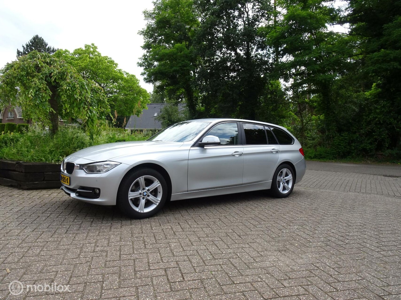 BMW 3-serie - 318d High Executive Aut.Xenon.Clima.ElekTrekhaak.HeadUp - AutoWereld.nl