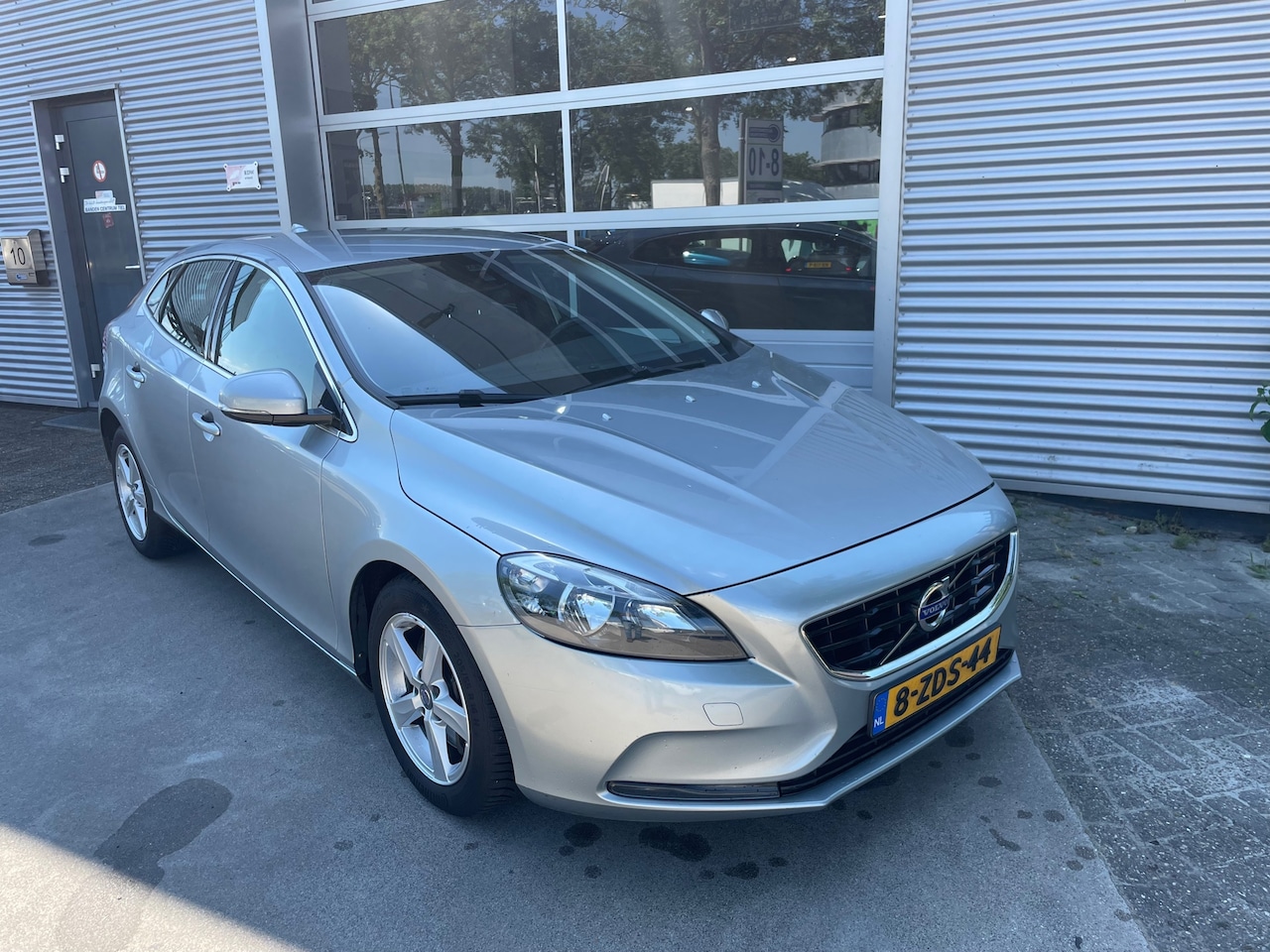 Volvo V40 - 2.0 D4 Summum Business 2.0 D4 Summum Business - AutoWereld.nl