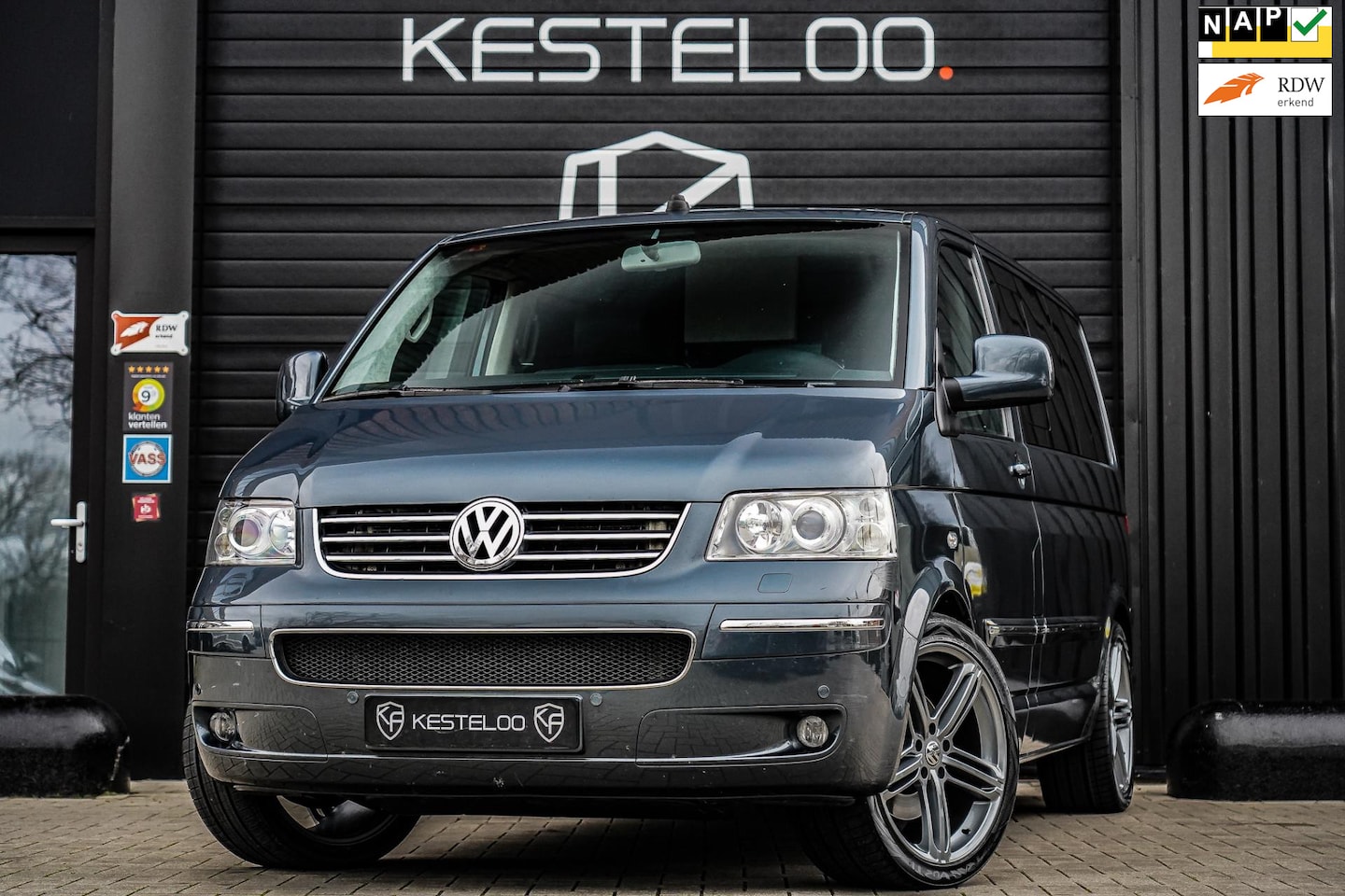 Volkswagen Transporter Multivan - T5 3.2 V6 235 pk Business AUT BENTLEY ZETELS/YOUNGTIMER - AutoWereld.nl