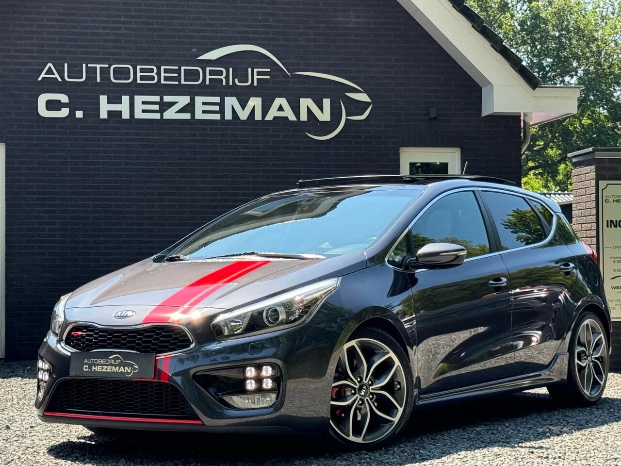 Kia Cee'd - 1.6 T-GDi GT 204PK 1e eigenaar DealerOH Panoramadak Navigatie Facelift Type - AutoWereld.nl