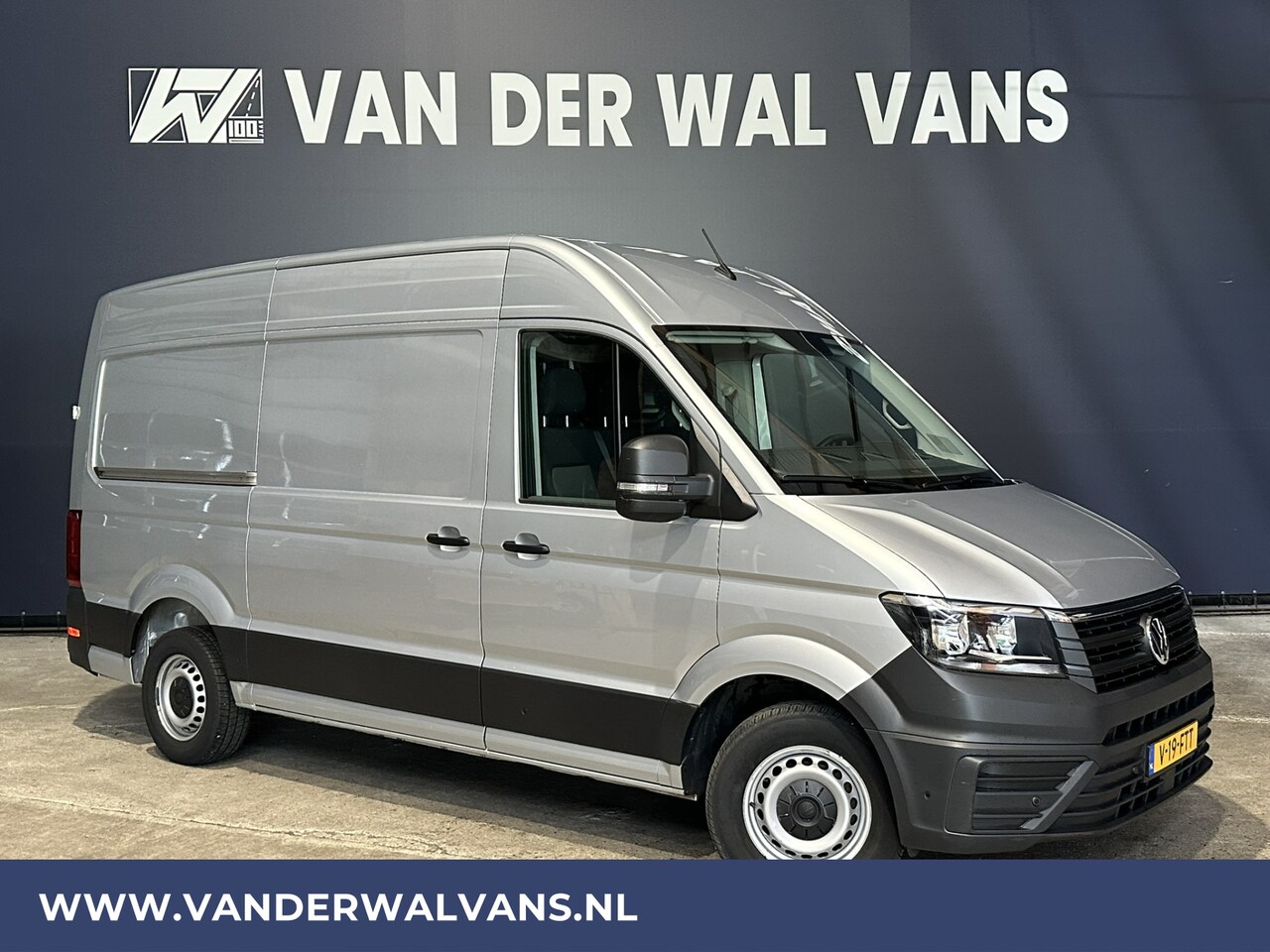 Volkswagen Crafter - 2.0 TDI 140pk L3H3 L2H2 Euro6 Airco | 3000kg trekvermogen | Apple Carplay Android Auto, Pa - AutoWereld.nl