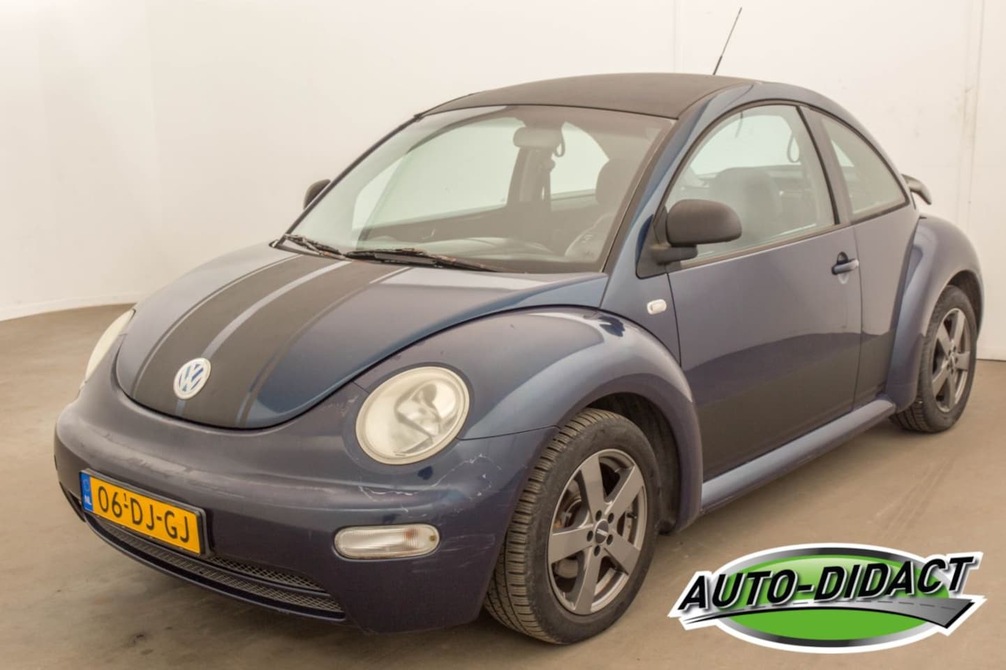 Volkswagen New Beetle - 2.0 Highline Airco - AutoWereld.nl