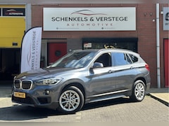 BMW X1 - sDrive18i Executive / Automaat / Navigatie / Telefoon