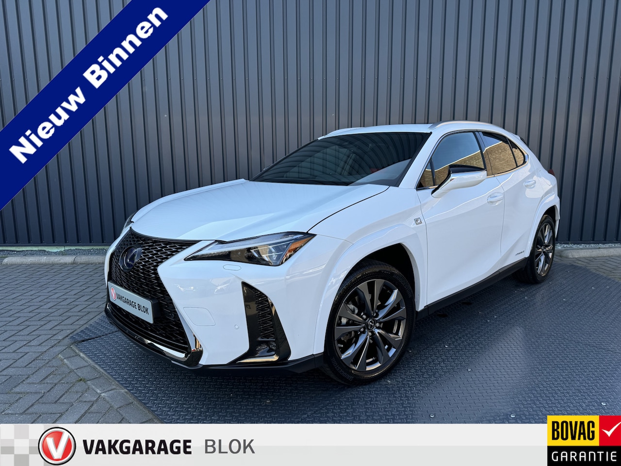 Lexus UX - 250h F Sport | Schuif-/kantel dak | Afnm. Trekhaak | Head-up | BSM | Rijklaar!! - AutoWereld.nl