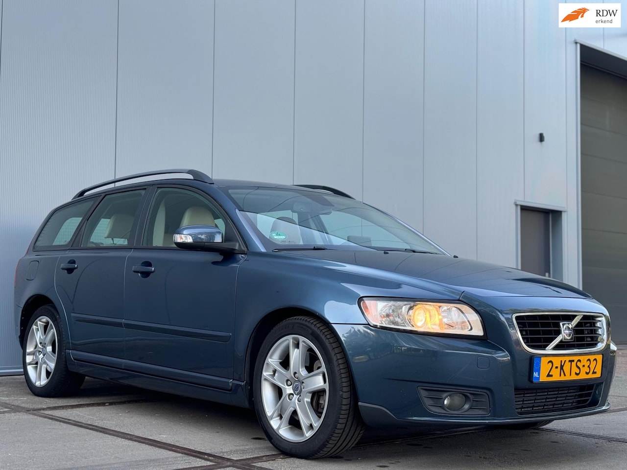 Volvo V50 - 2.4 D5 Summum Airco|Navi|Leder|PDC - AutoWereld.nl