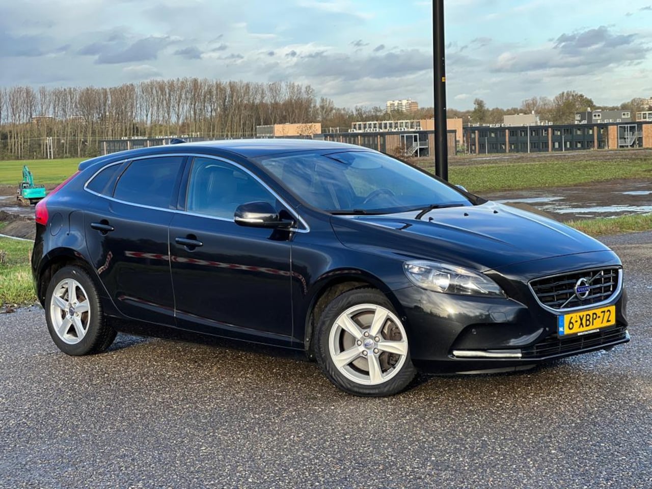 Volvo V40 - 2.0 D4 Momentum Business Navi/Pdc/trekhaak/Half Leder/Nap/Boekjes - AutoWereld.nl