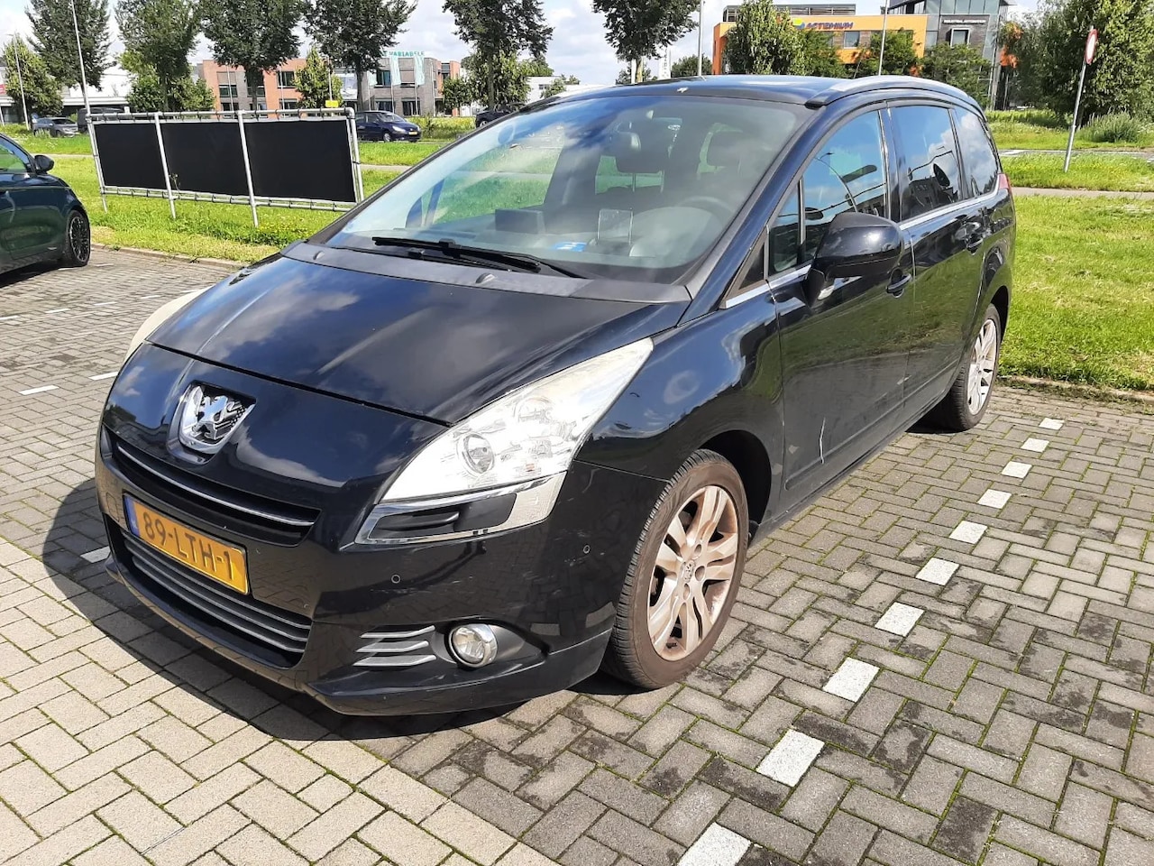 Peugeot 5008 - 1.6 THP Blue Lease Executive 7p. 1.6 THP Blue Lease Executive 7p. - AutoWereld.nl