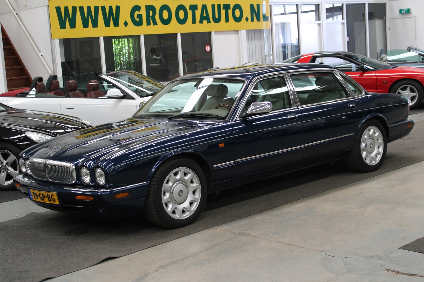 Daimler Super V8 - 4.0 Automaat NAP, Leder, Airco, Cruise control, Stoelverwarming - AutoWereld.nl