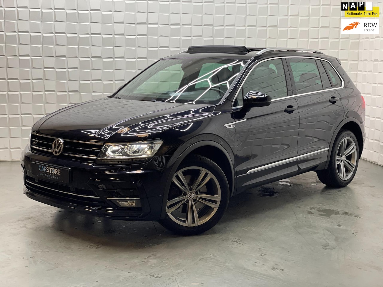 Volkswagen Tiguan - 2.0 TSI 4Motion R Line Pano Virtual Keyless - AutoWereld.nl