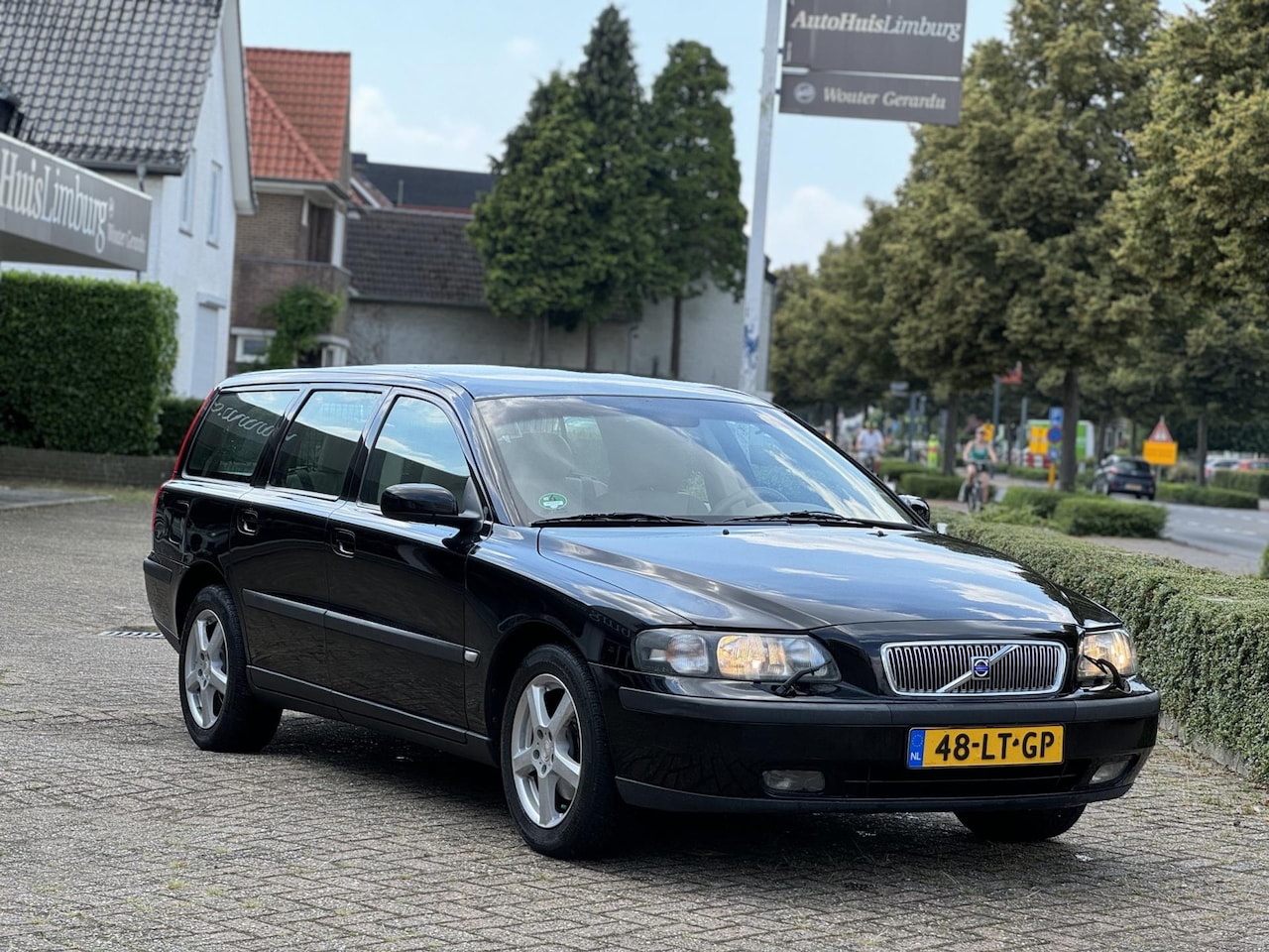 Volvo V70 - 2.4|Nieuwe APK|Trekhaak|DAB|NAV - AutoWereld.nl