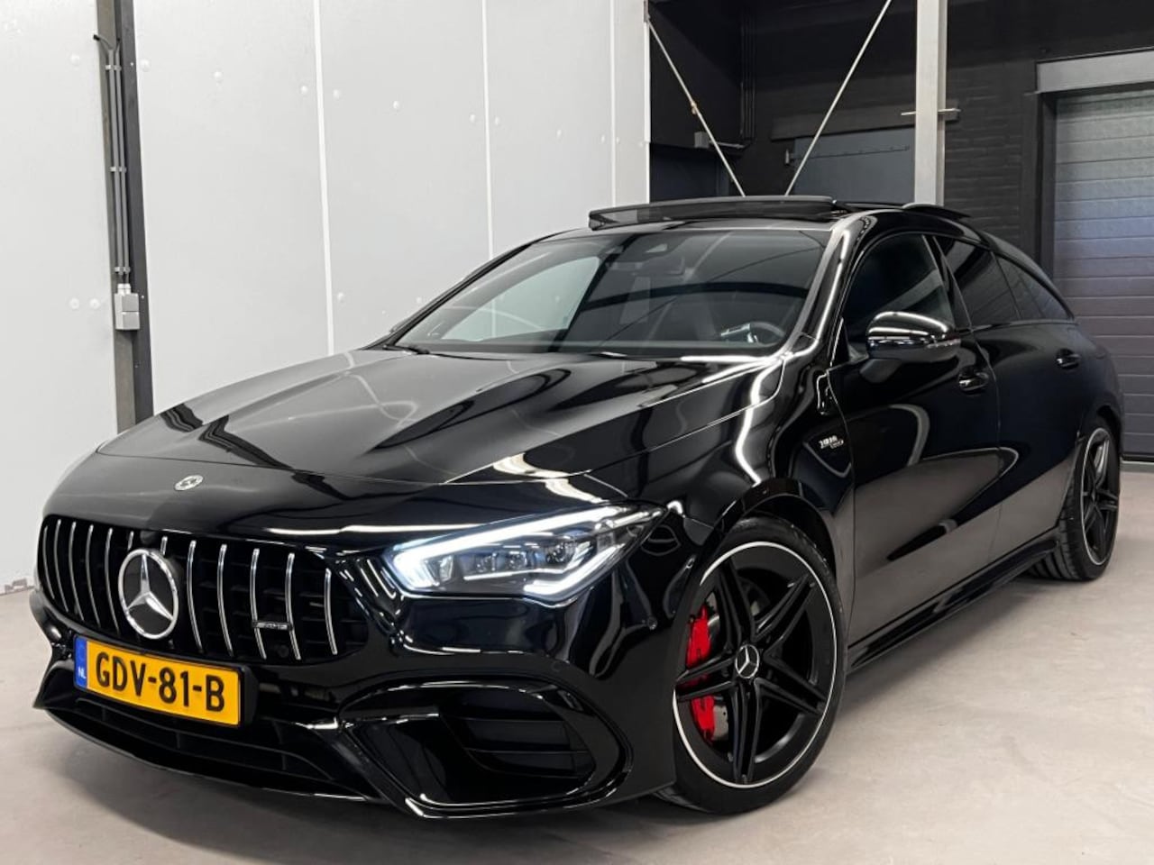 Mercedes-Benz CLA-klasse Shooting Brake - AMG 45 S 4MATIC+ Premium Plus / Pano / Burmester - AutoWereld.nl