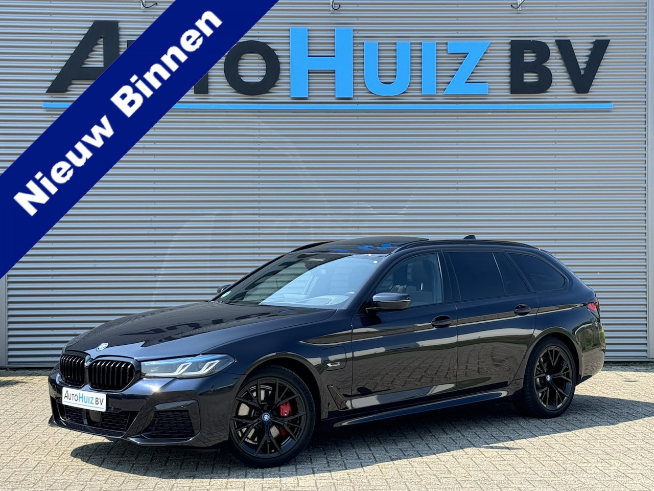 BMW 5-serie Touring - 530e High Executive M Sport Panoramadak Trekhaak Harman-Kardon Carplay 19 inch Laser Licht - AutoWereld.nl