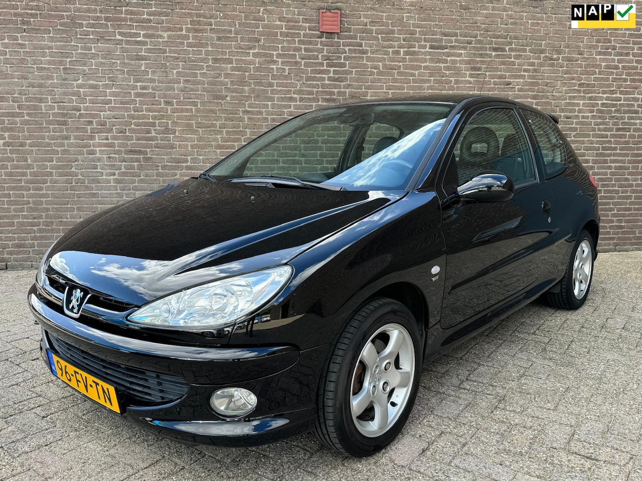 Peugeot 206 - 2.0-16V GTI 135pk * 63.412 KM * Org.NL * 1ste Eigenaar - AutoWereld.nl