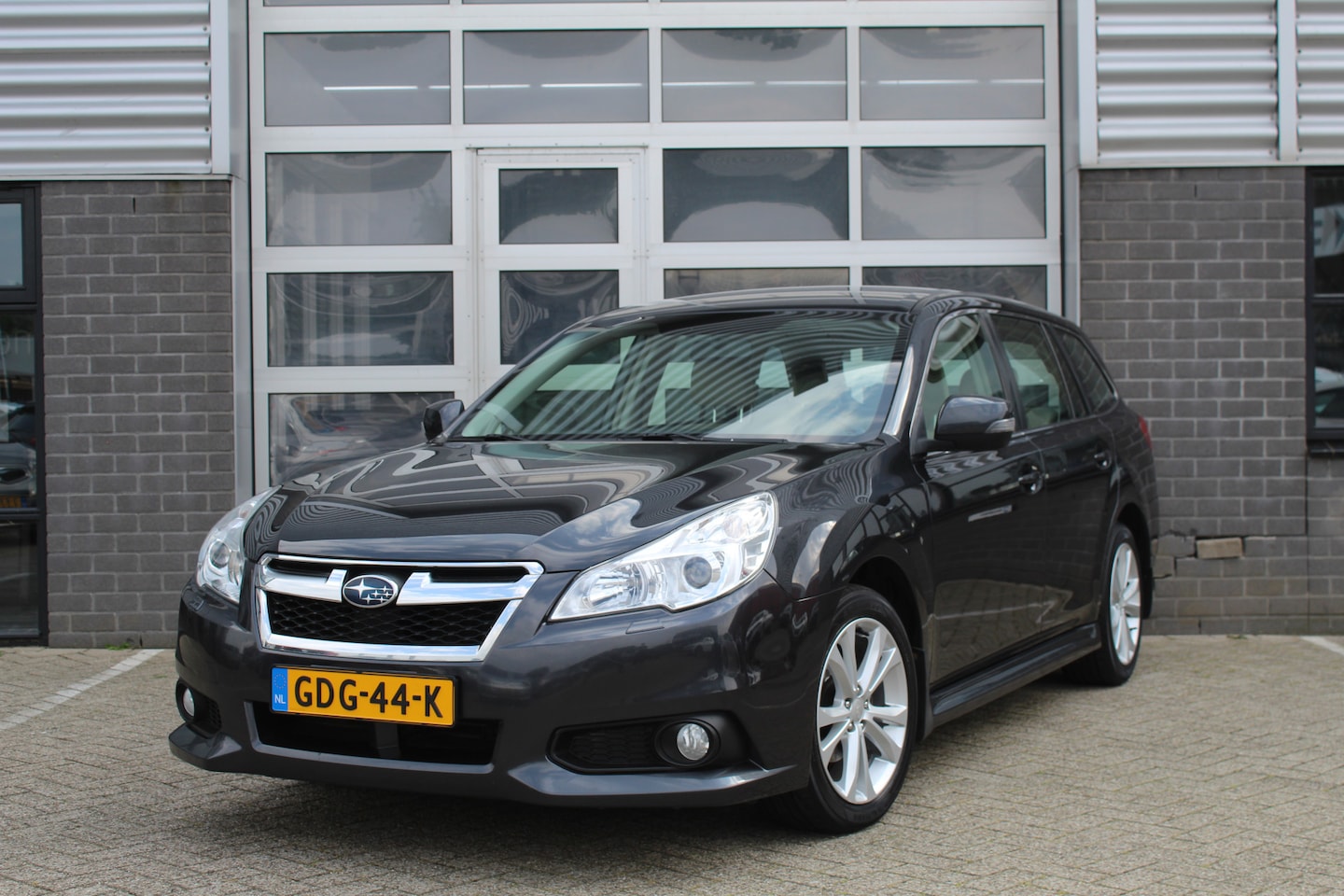 Subaru Legacy Touring Wagon - 2.0i Intro AWD / Leer / Camera / Stoelverwarming - AutoWereld.nl