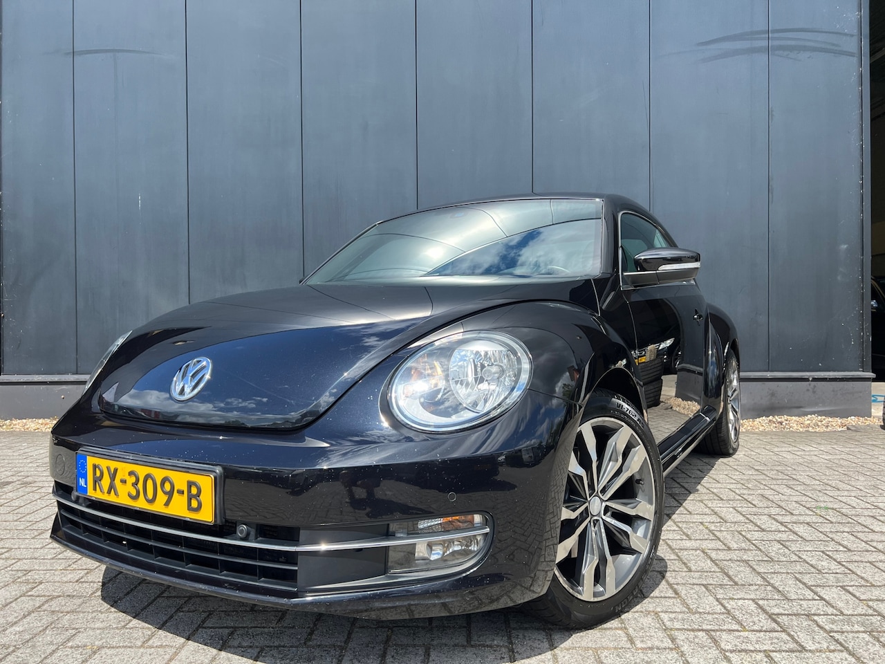 Volkswagen Beetle - 2.0 TSI Sport 200Pk '12 Aut/18'Lmv/Clima/StlVerw/ZrMooi - AutoWereld.nl