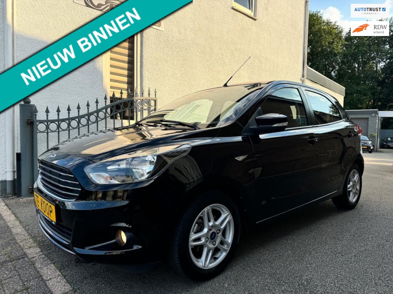 Ford Ka - 1.2 Trend Ultimate Black | Airco | Stoelverwarming | PDC | LM Velgen - AutoWereld.nl