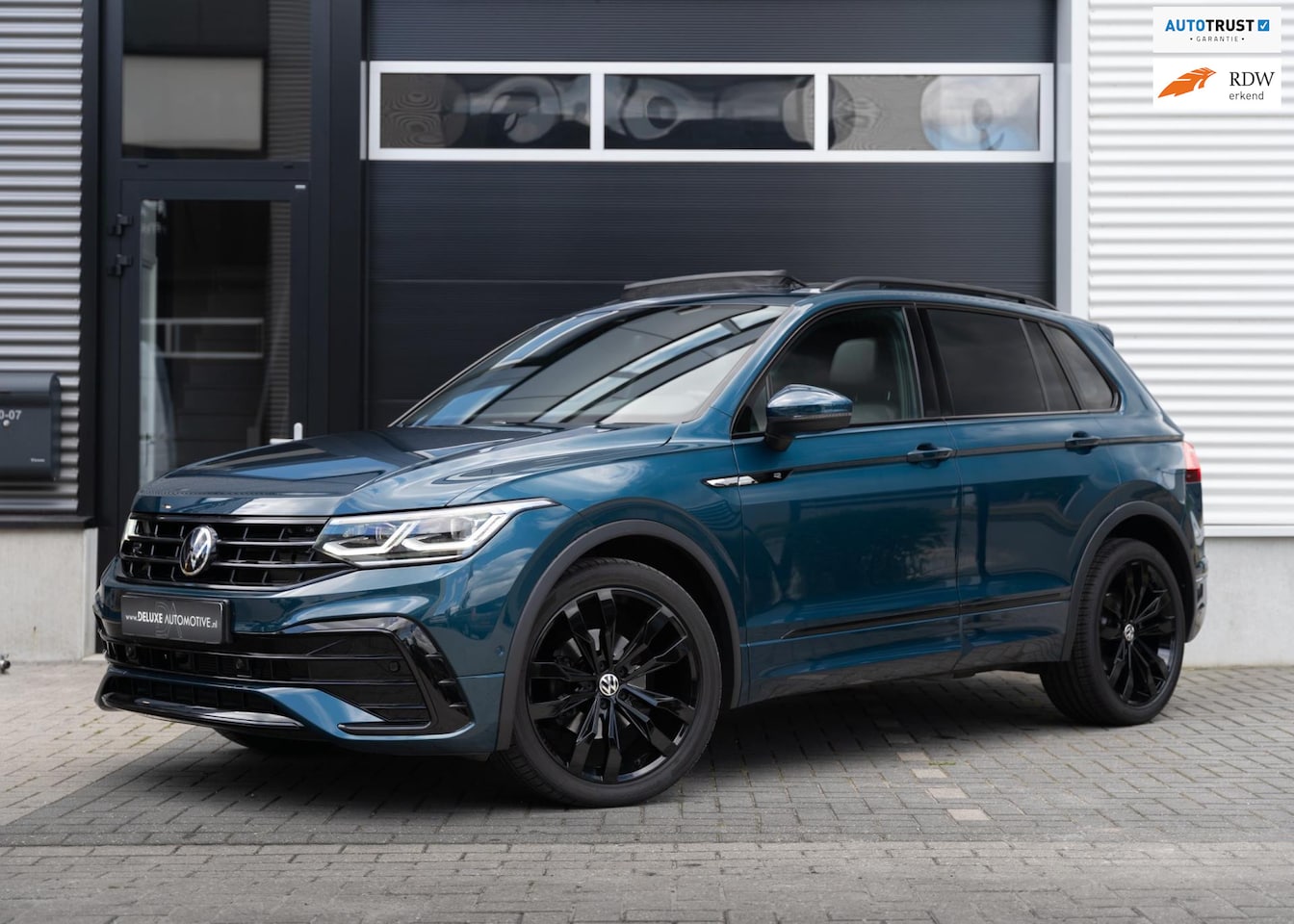 Volkswagen Tiguan - 1.5 TSI 3x R-Line BlackStyle Panodak IQ - AutoWereld.nl