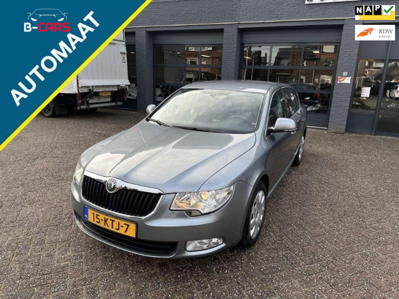 Skoda Superb - 1.8 TSI Comfort DSG|PDC|CRUISE|NAVI|XENON|TOPST!! - AutoWereld.nl