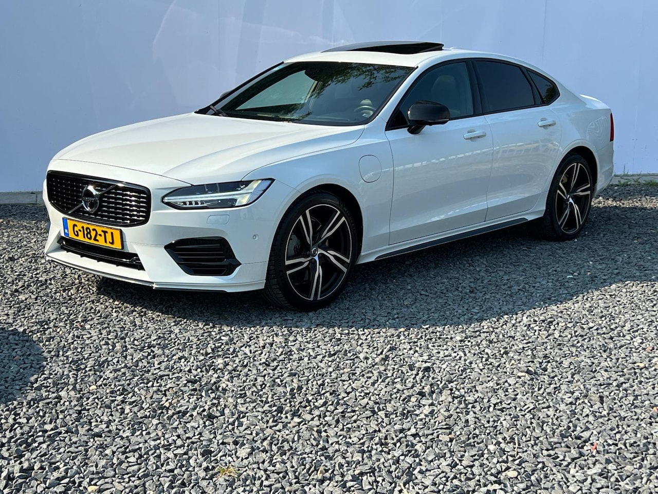 Volvo S90 - 2.0 T8 AWD R-Design Automaat - B&W Audio - Schuifdak - Leder - Trekhaak wegklapbaar - Auto - AutoWereld.nl