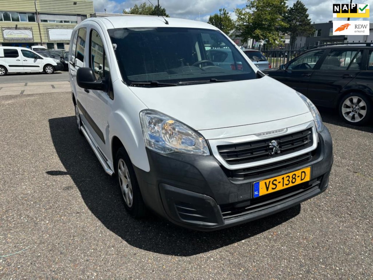 Peugeot Partner - 122 1.6 BlueHDi 100 L1, Excl.Btw Prijs, Automaat, NAP, Airco, Trekhaak - AutoWereld.nl