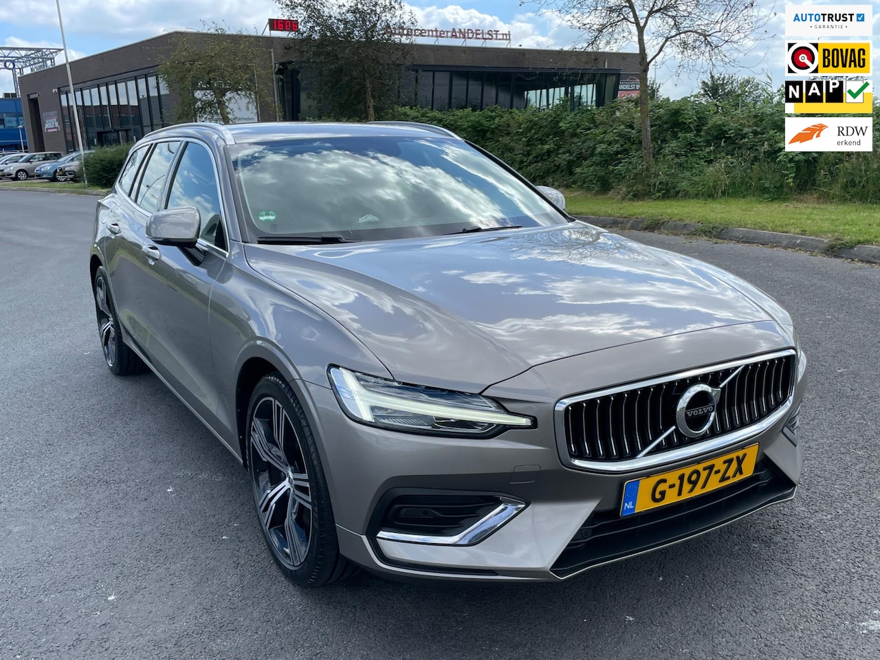 Volvo V60 - 2.0 T5 Inscription Automaat, 250PK, 1E EIG, NAP, VOLLEDIGE OH BESCHIKBAAR! - AutoWereld.nl