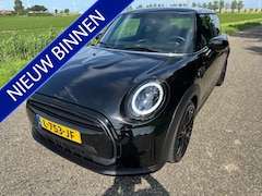 MINI Cooper - 1.5 Yours Black/Leer/ Apple Enz